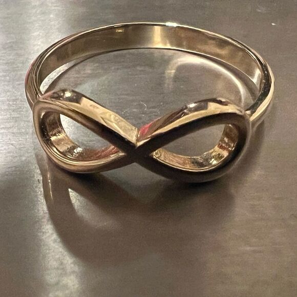 14k Solid Gold Infinity Ring | Size 8 | Gift | Everyday Jewelry | Fine Jewelry | - Picture 1 of 6